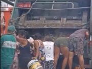 MORTADELA, PÃO VENCIDO, FRUTAS E HORTALIÇAS: BRASILEIROS VULNERÁVEIS BUSCAM COMIDA TODOS OS DIAS NOS CAMINHÕES DE LIXO NA CIDADE DE FORTALEZA NO CEARÁ NO BRASIL