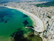 Balneário Camboriú: o excelente trabalho na operação da coleta do lixo originado no Réveillon 2022 na Praia Central