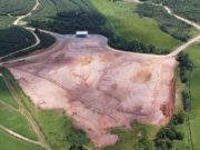 EMPRESA SJI É PEGA EM FLAGRANTE REALIZANDO MOVIMENTAÇÃO DE SOLO EM ÁREA SEM LICENCIAMENTO AMBIENTAL EM SÃO JOÃO DO ITAPERIÚ/SC